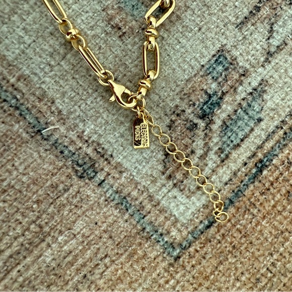 Electric picks gold necklace - Picture 4 of 5